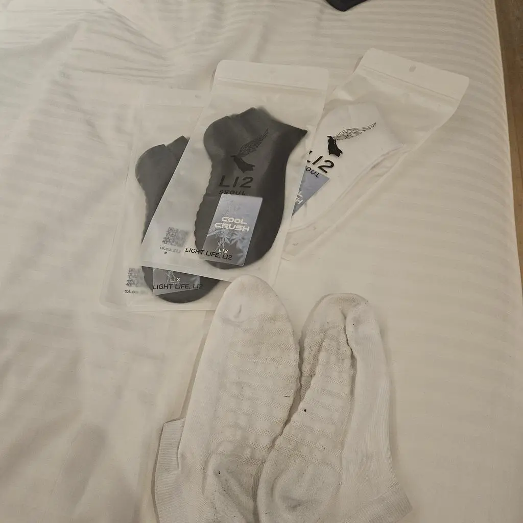 역시 믿고 싣는 양말입니다 하루종일 걸어다님