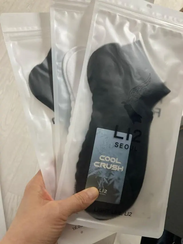 재질이 상당히 부드럽ㄱㅎ요 잘 벗겨지지도 언ㄹ고요 색감도 눔나 쪼아욤
