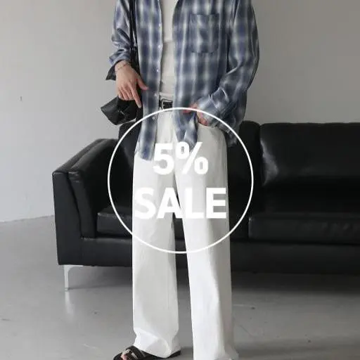 머슬핏 나시+체크 셔츠+화이트 와이드 팬츠 코디