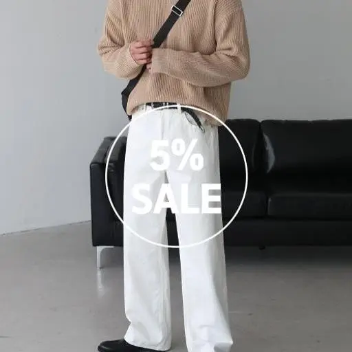 헤라시 하찌 니트+화이트 데님 팬츠 코디