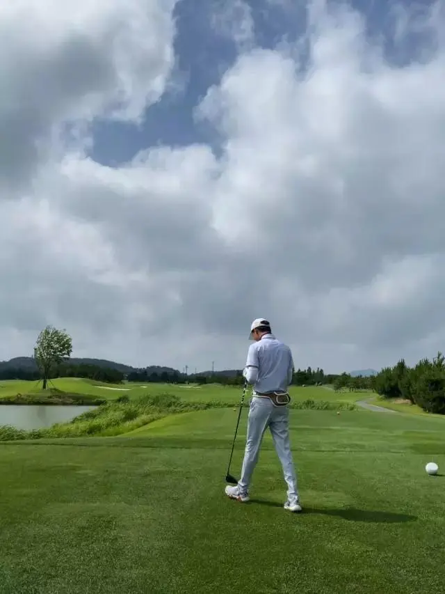 바지가 이쁩니다.
