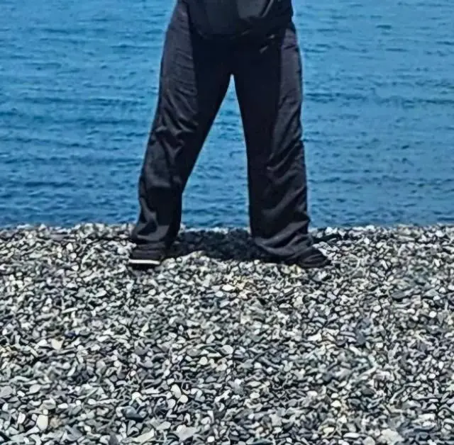 시원하고 이뻐요 다른 옷에 비해 잘늘어나서 좋아요
