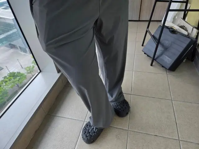 스판끼 짱짱하고 여름철에 입기 딱 좋은 얇기에요! 기장이 좀 길어서 수선하고 입으면 