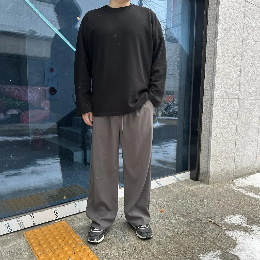 간만에 고급스러운 바지 찾앗네요
