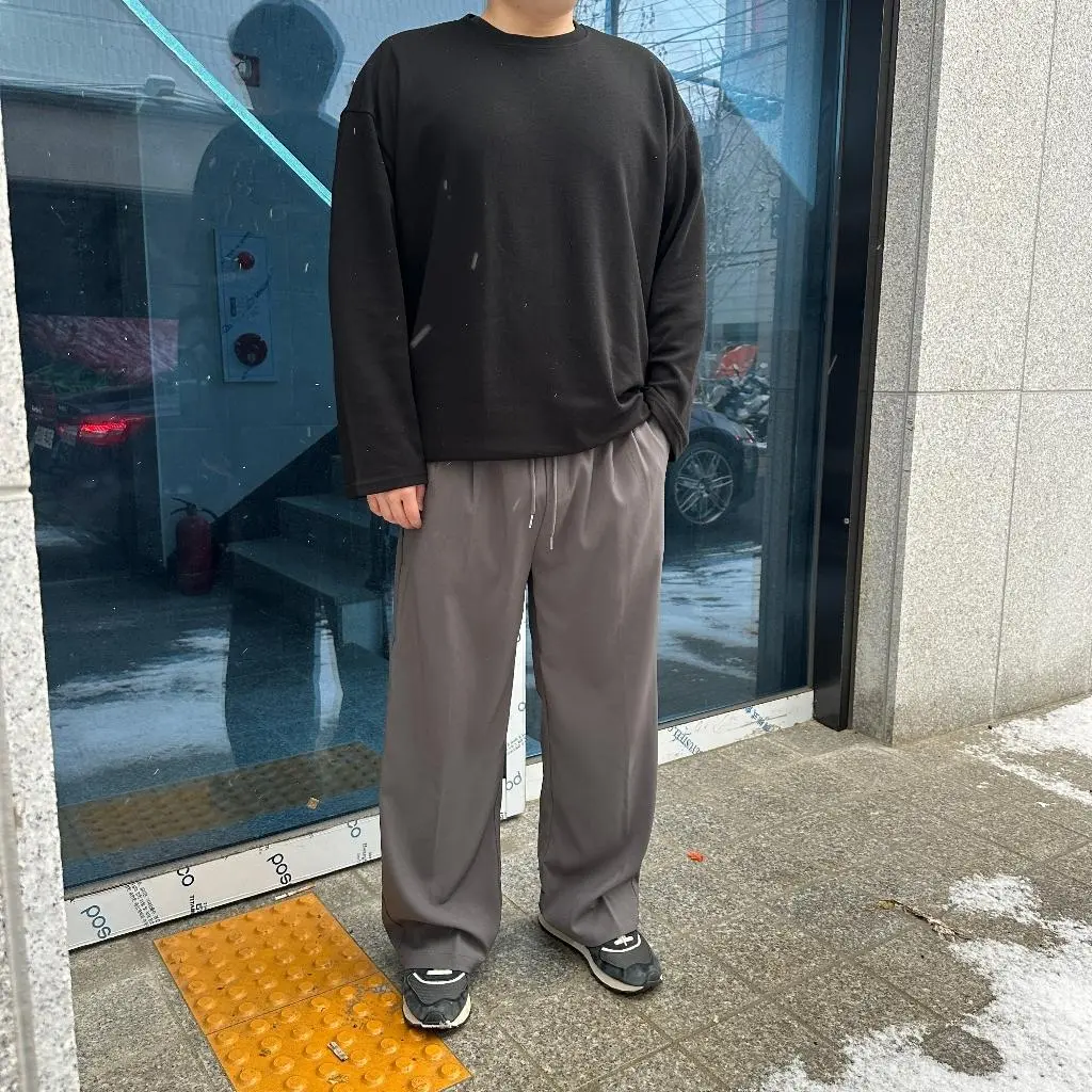 간만에 고급스러운 바지 찾앗네요
