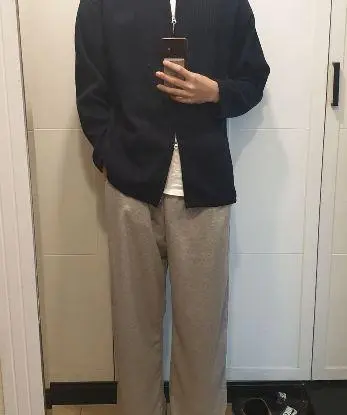 군대 휴가 때 입을려고 급하게 샀는데 옷도 마음에 들고 배송이 빨라서 좋았습니다!