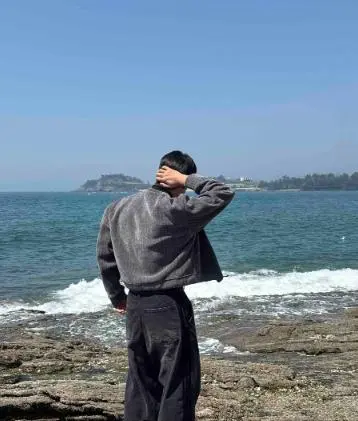 좋은핏 좋은질감 재질이라 잘입고 있습니다