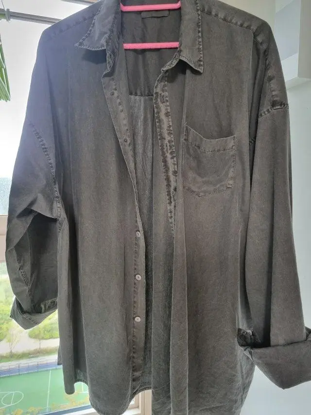 색상도 괜찮고 핏도 나름 좋은거 같아요. 간절기에 딱이네요.
