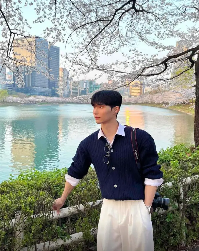 벚꽃 보러갈때 입었는데 단정깔끔 꾸안꾸 딱이에요!! 여자친구도 맘에 들어하니 뿌듯하