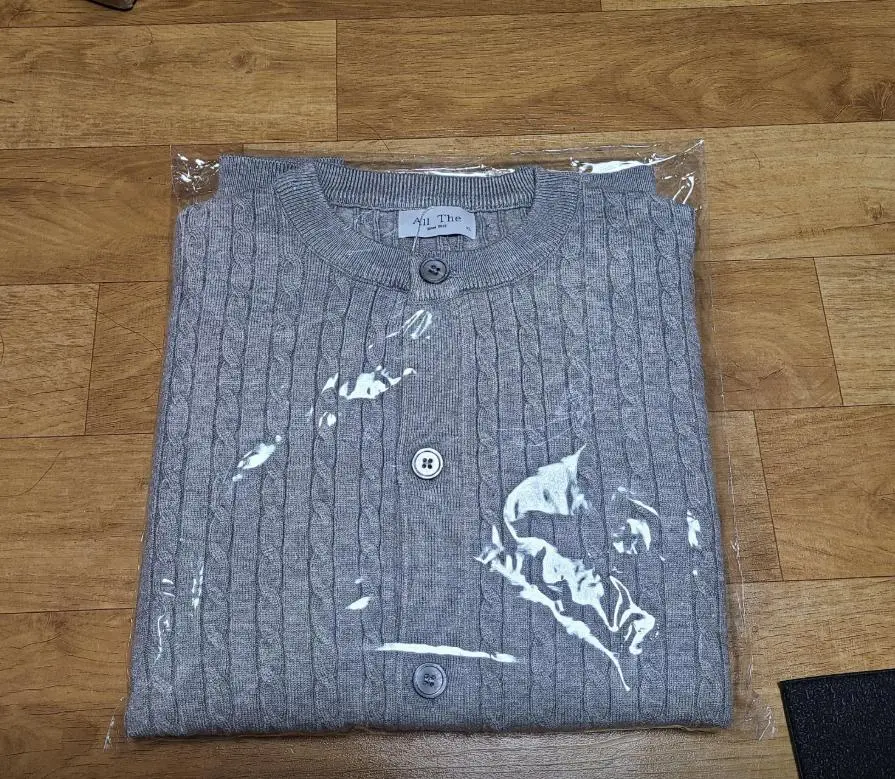 시보리가 잘되있어서 늘어짐이 덜하고같고, 핏 색상 모두 맘에 듭니다 !