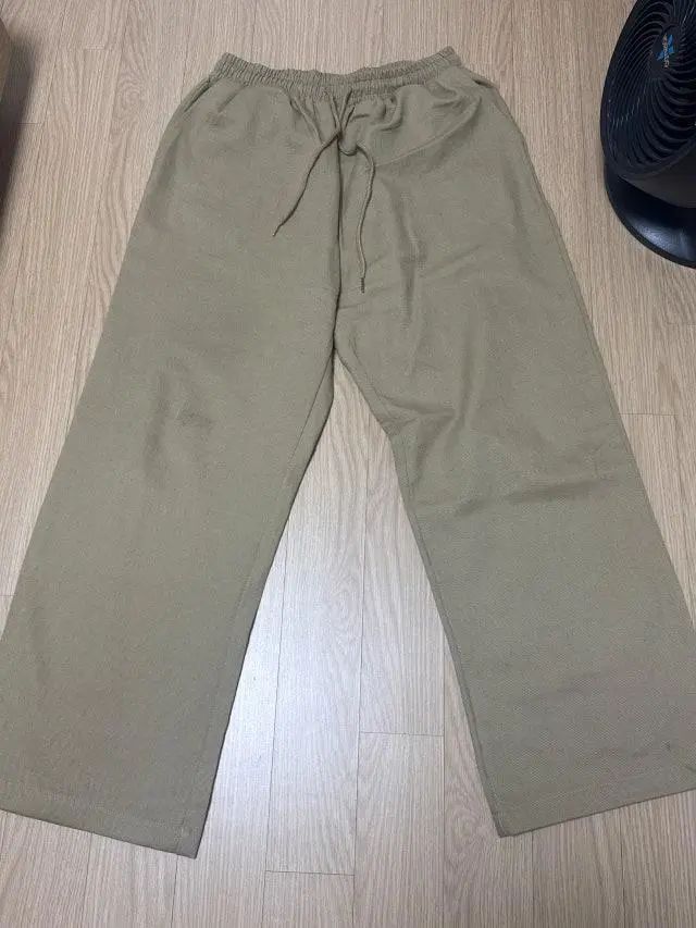 생각보다 크지만 핏이 이뻐서 잘 입고 다닐게요
