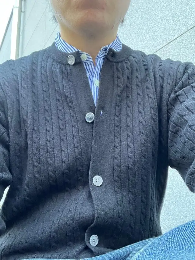 세련되고 소재 부드러워서 맨살에 입기 좋아요
