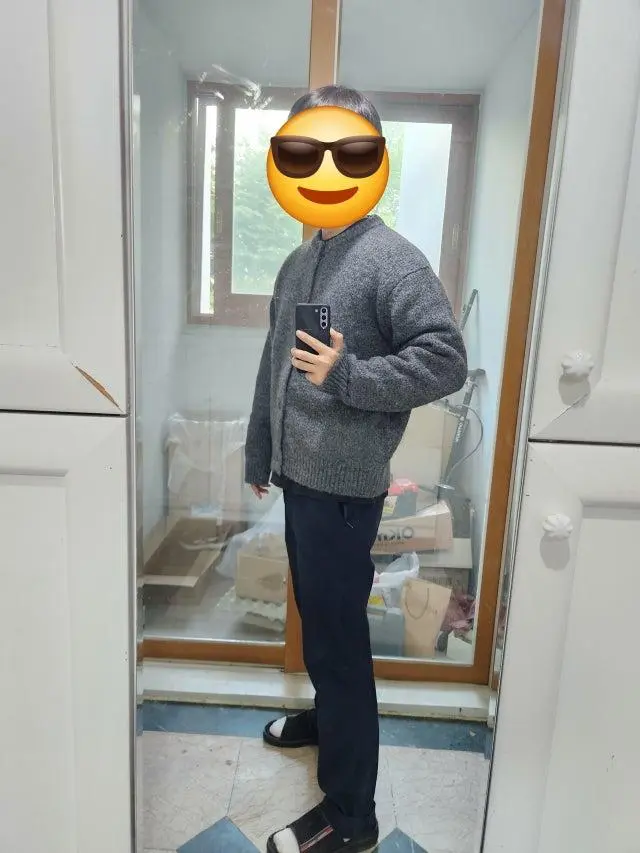 177cm 72kg 만족해요 두툼하고ㅎ 몸이좀 커보이는 효과가있고 감촉은 엄청 부드럽진 않