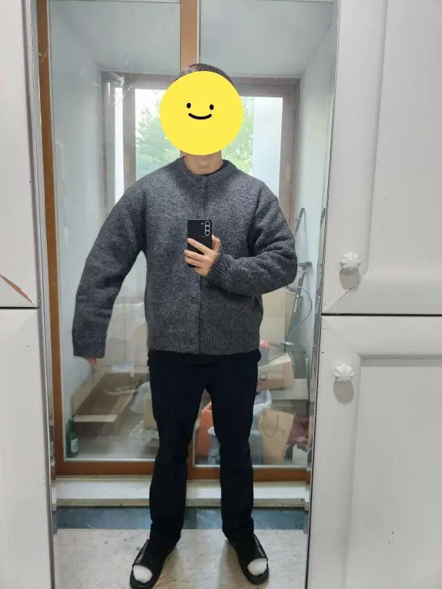 177cm 72kg 만족해요 두툼하고ㅎ 몸이좀 커보이는 효과가있고 감촉은 엄청 부드럽진 않