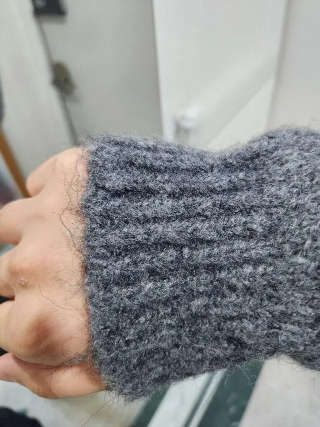 177cm 72kg 만족해요 두툼하고ㅎ 몸이좀 커보이는 효과가있고 감촉은 엄청 부드럽진 않