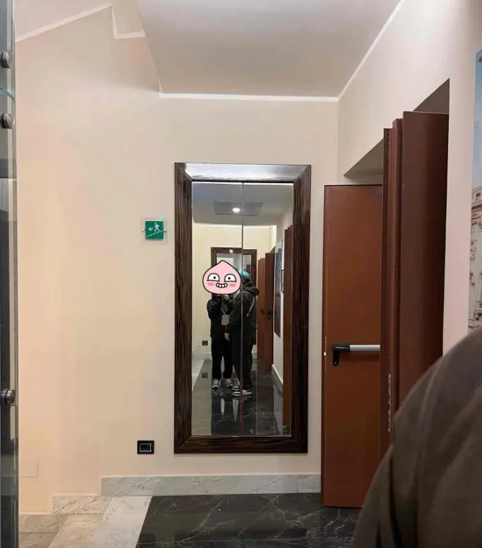 신행가려고 입었네요 
