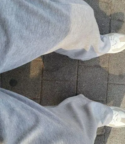 와이드인데 부해보이지 않아 좋네요! 
