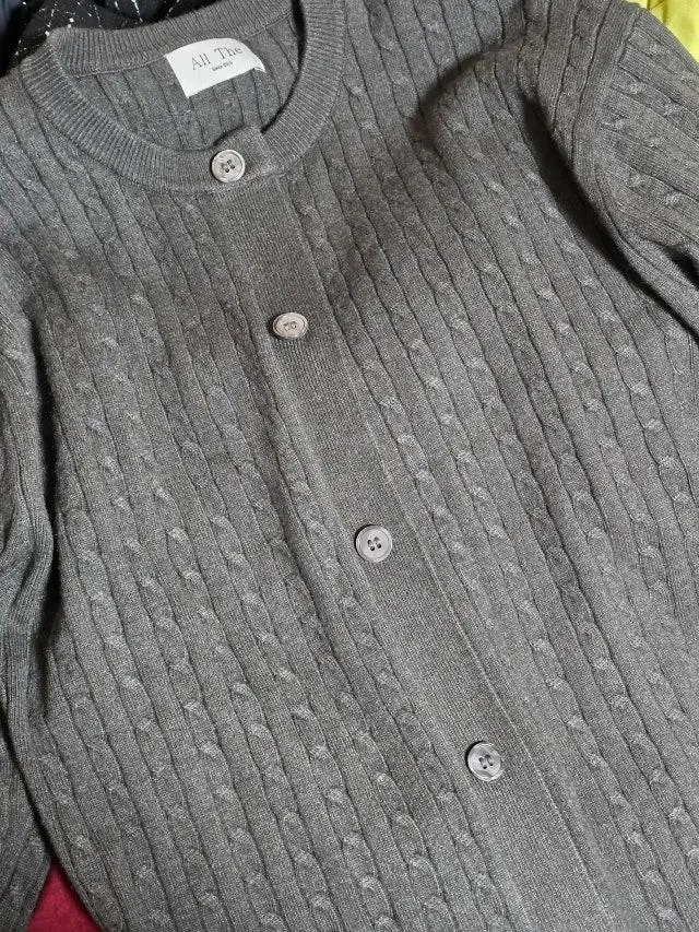 잘 짜여진 조끼 니트입니다 마음에듭니다
