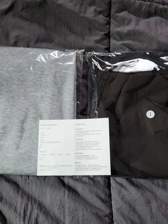 배송은 물량품절로 상당히 늦었네요. 품질은 그냥 가격만큼 입니다.
