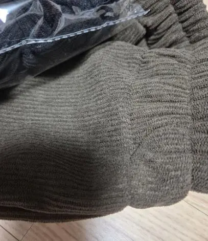 입었을때 핏이 예쁘게 떨어지고 코듀로이 덕에 분위기 있어보여요 추천합니다~~