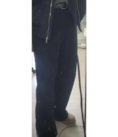 기모가 정말 도톰해서 한 겨울에도 바람 하나도 안 들어오네요 와이드 핏도 이뻐요!