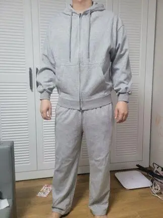 기모가 안쪽에 꽉 차 있어서 입자마자 따뜻합니다 겨울에 이거 하나면 집이든 어디든 