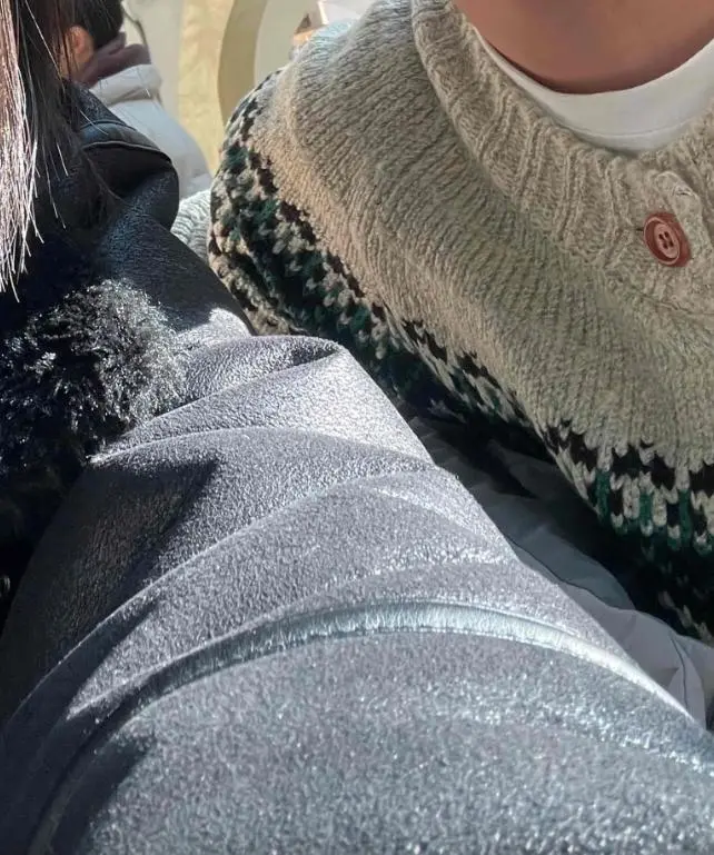 여자친구랑 입으려고 샀는데 둘다 이쁘게 잘 맞네요 감사합니다 !!
