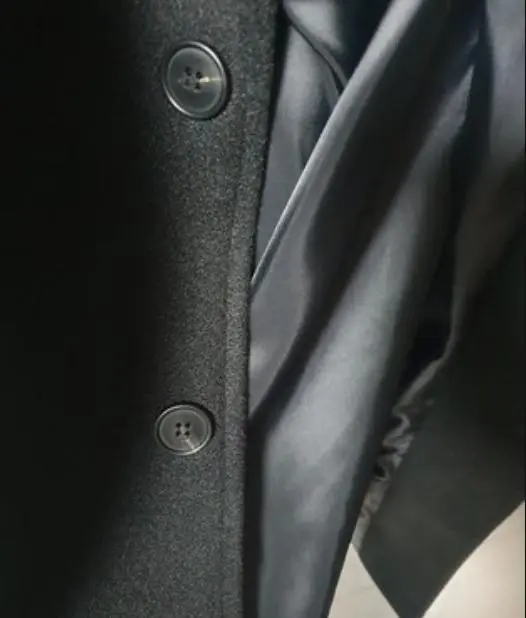 핏이 깔끔하네요 출퇴용으로 하나 사고 싶었는데 가격도 좋고 배송도 빠르고 옷도 좋네