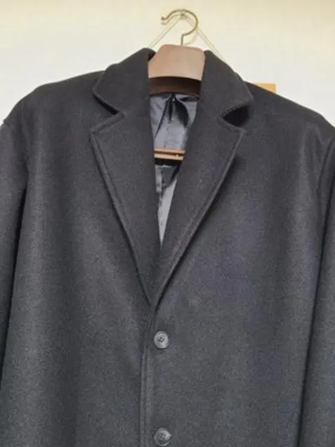 롱코트인데 하나도 안무거워요 좀 활동적인 일을 해서 걱정했는데 불편한거 하나 없고 