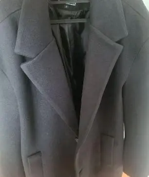 핏이 정말 깔끔해요 롱코트인데 과하지 않고 
