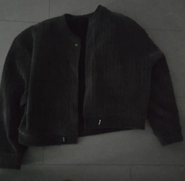 옷 구매를 망설였는데 후기가 좋아 여기서 구매를 결정했습니다! 배송도 진짜 당일 출고