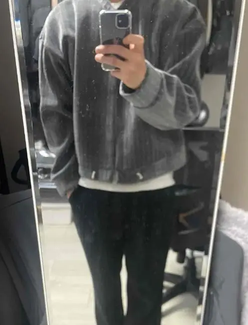 스무살 되자마자 친구들이랑 술 약속있어서 이 옷 입고 나가고 싶었는데 입고나갔더니 