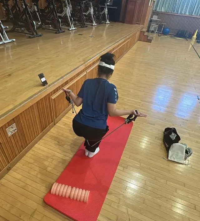 일하느라 운동하러 밖에 가는 시간마저 사치인 직장인입니다
