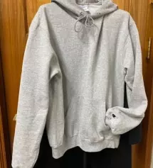 안에 기모가 역시 부드럽네요. 촉감이 좋아요.예전에 후드티 샀었는데 만족해서 맨투맨