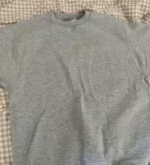 평범한 그레이 맨투맨이라 좋았고 핏도 너무 마음에 드네요!