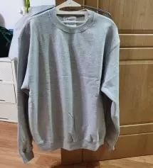 두께감 얇고 어깨 가슴은 좀,타이트헤요. 반면 팔길이는 넘 기네요. 가격 땜에 그냥입어