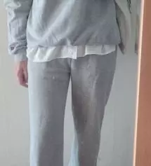 배송도 빨리 왔었고 맨투맨 안이 기모라 많이 따뜻합니다