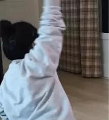 후기에 다들 S도 크다 해서 S샀는데 생각보다 작고 핏이 안예쁘게 나오네요ㅠㅠ 더 크게