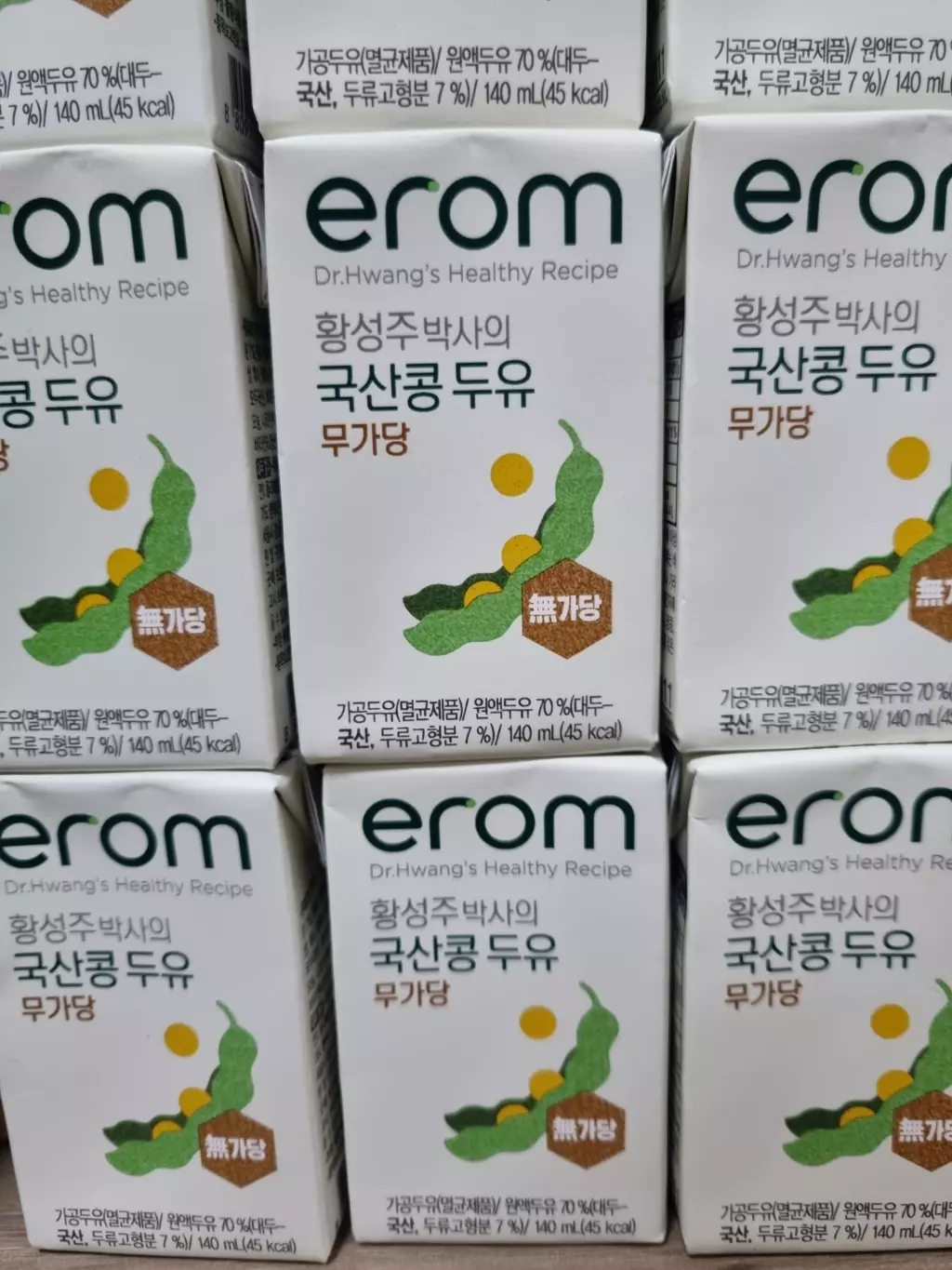 다른데서 이롬 검은콩 두유 먹다가 이롬 몰 생겨서 무가당으로 건강하게 주문해봤어요 