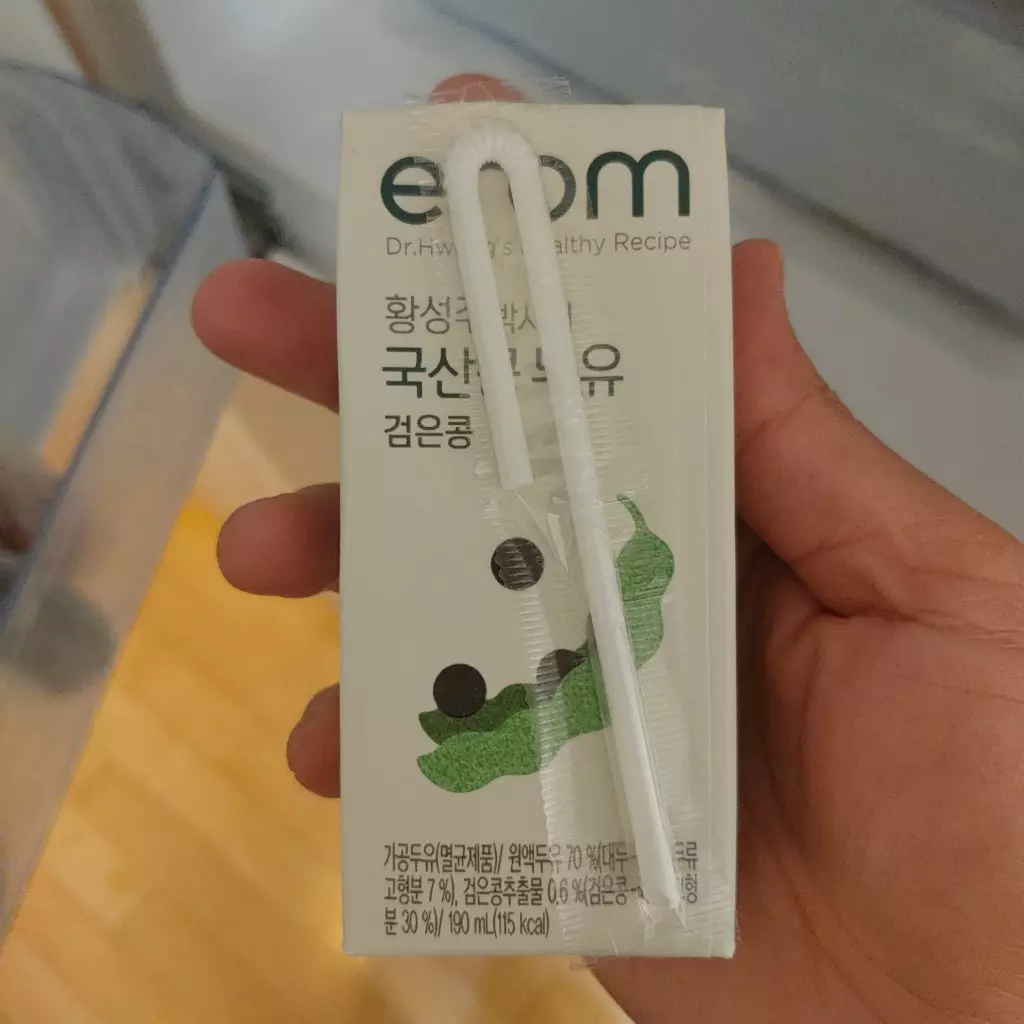 늘 식사대용으로 먹는 두유 입니다. 달지 않고 맛있고 진해서 좋아요.