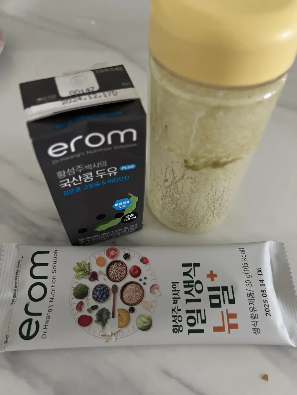 아침 마다 뉴밀+1봉지와 잘 마시고 있어요 
