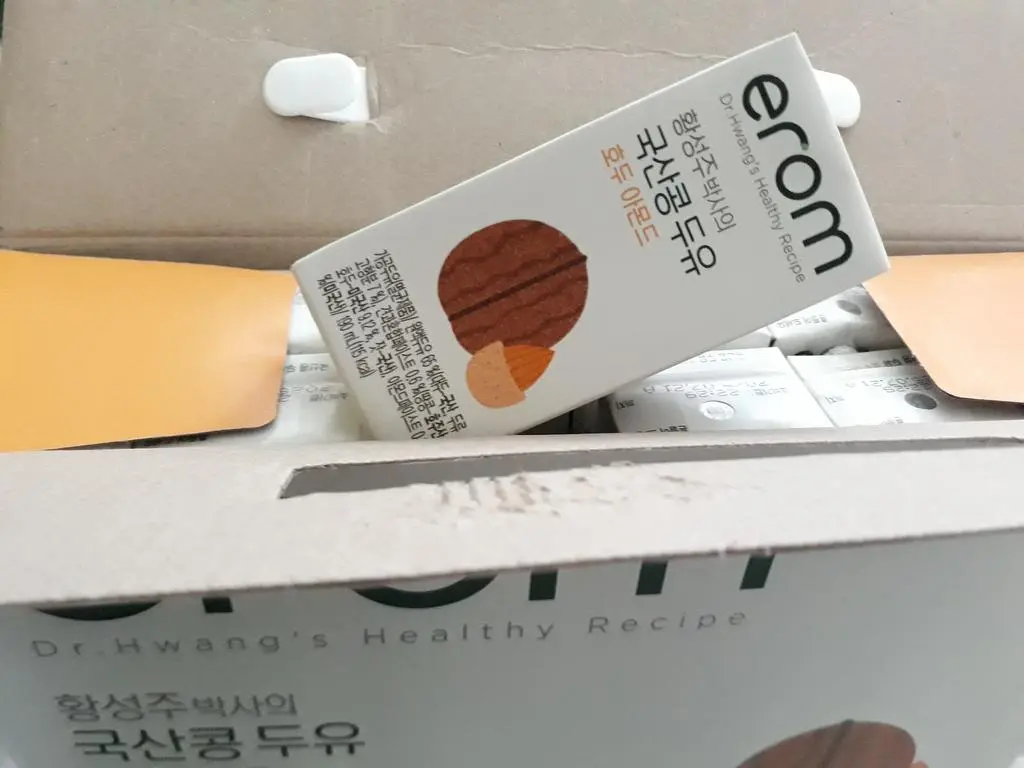 이롬이라 믿고 마시는 두유입니다. 조금 덜달았으면하지만 국산재료를 주로해서 고맙고