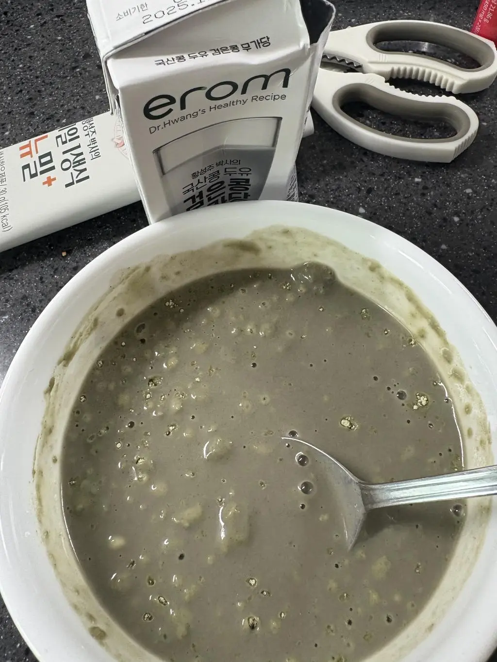 개인적으로 이롬 두유는 제가 애정하는 두유 브랜드에요 ㅎㅎ 이번엔 무가당 두유 검은