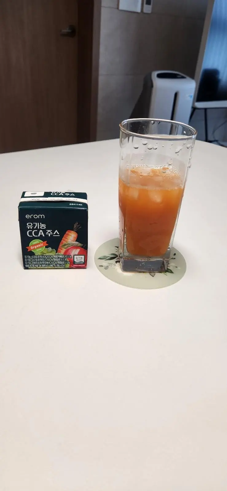 이롬유기농CCA주스를 마시는 것은 제 아침 건강루틴 중에 하나예요. 100%유기농이라 더