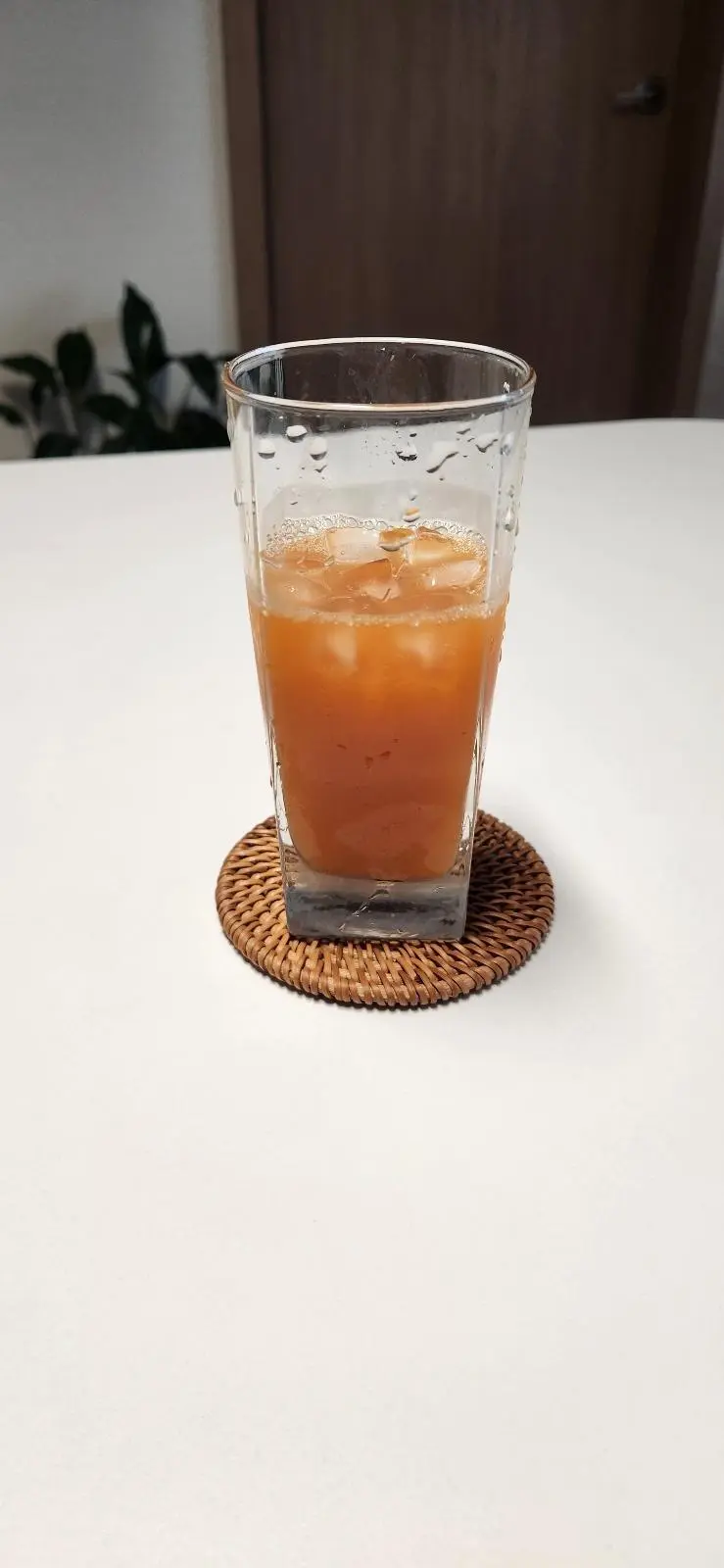 이롬유기농CCA주스를 마시는 것은 제 아침 건강루틴 중에 하나예요. 100%유기농이라 더