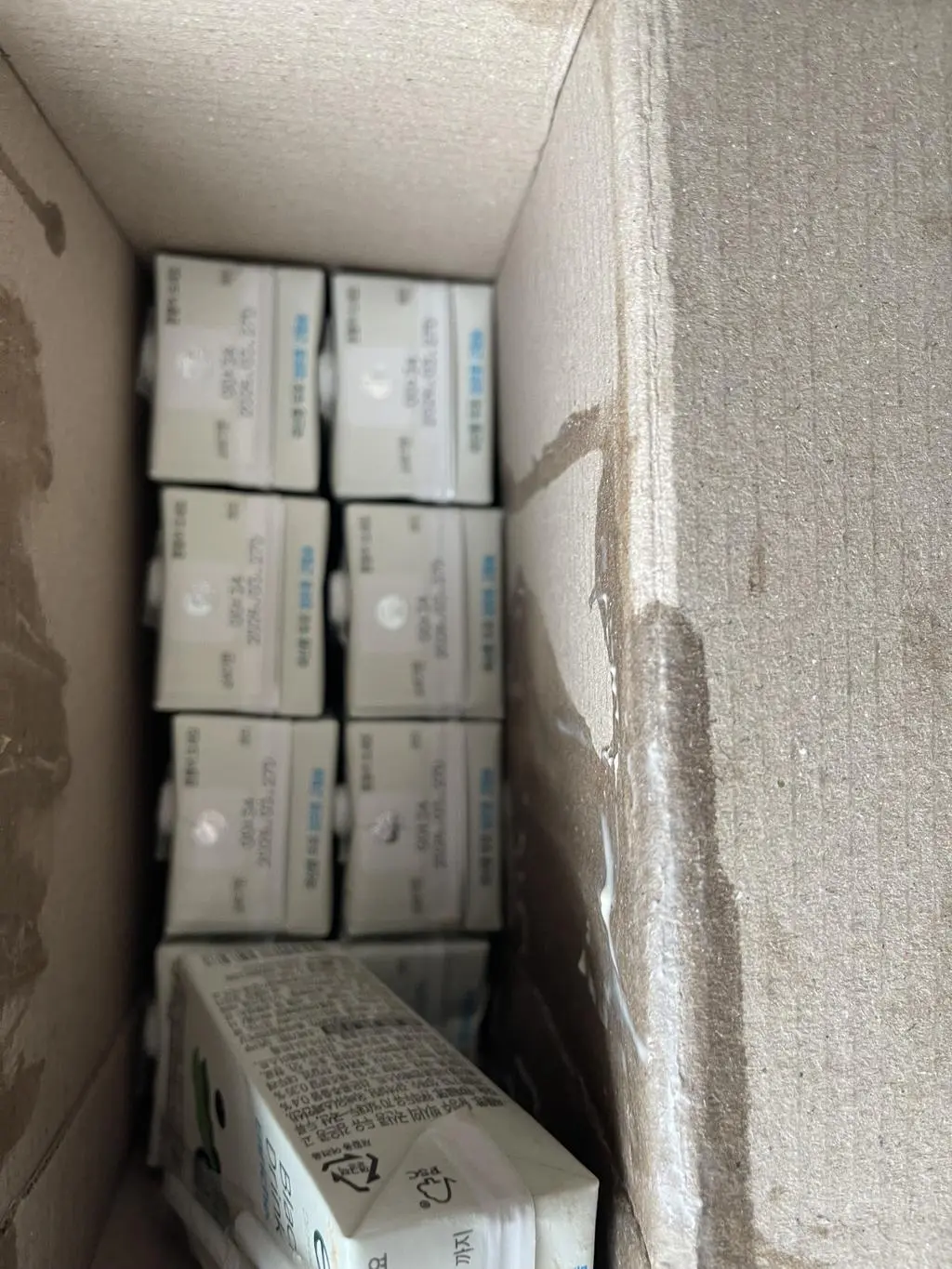 지난 번에도 그랬는데 두 박스 모두 배송 문제인지 모르지만 두세개가 터져 왔어요 치우