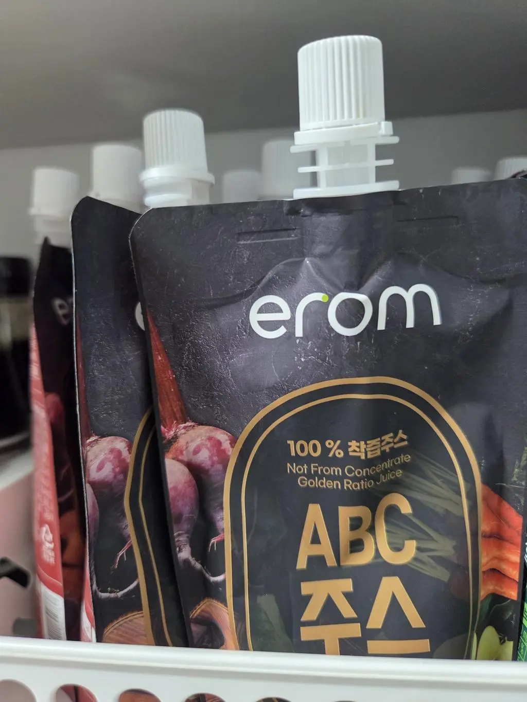 저에겐 맛이 강하게 느껴져요 평소 착즙을 먹지 않아서인지도. 너무 건강한 맛?