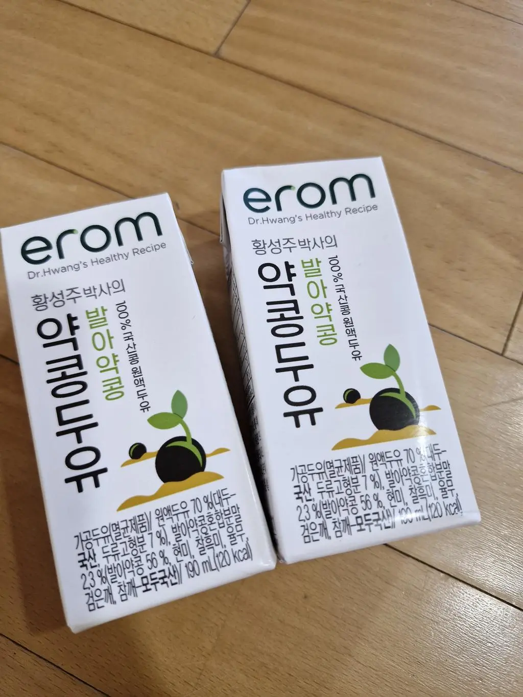 국산콩두유라 믿고 구매했어여. 이미 두유시장에서는 유명하다죠?  오래 기다려서 받았