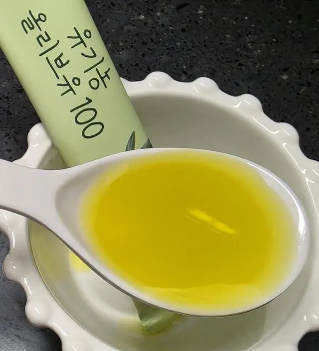 올리브유도 정말 다양한 회사가 있지만 아무래도 더 익숙한 이롬제품을 더 믿고 사게 되