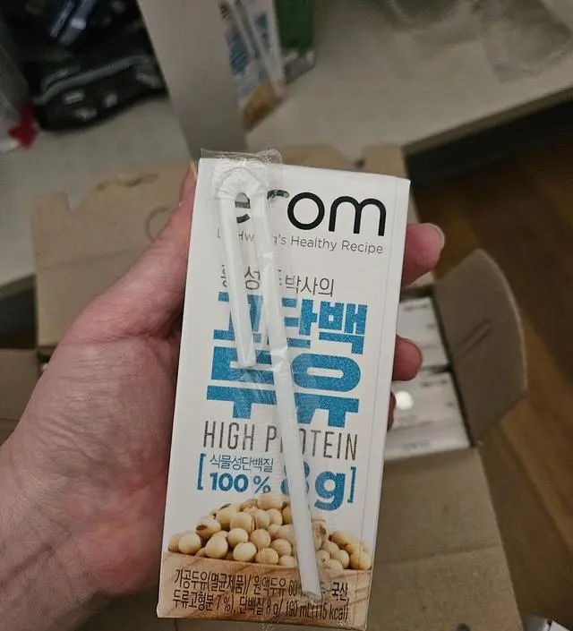 매일 1팩씩 먹는거에용~ 다먹어서 떨어지기전에 주문했는데 배송도빠르고 국산콩으로 맛